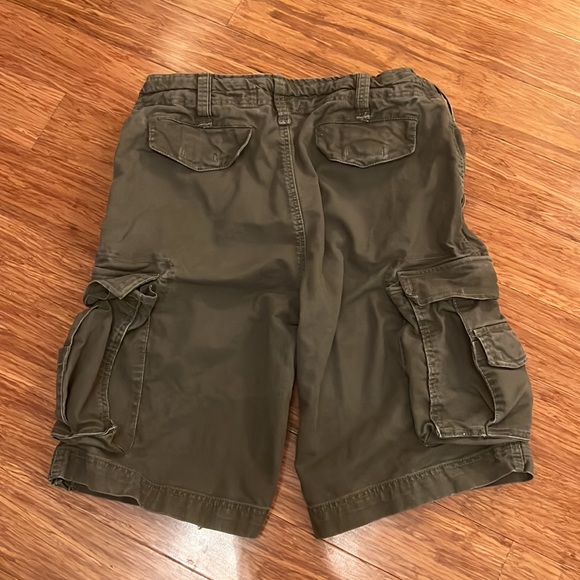 Army green cargo shorts - Picture 3 of 3